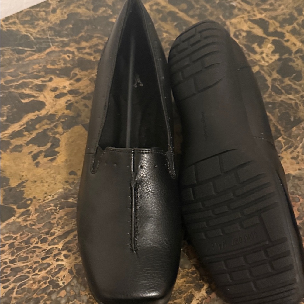 Easy Street Black Women's Flats NEW no box